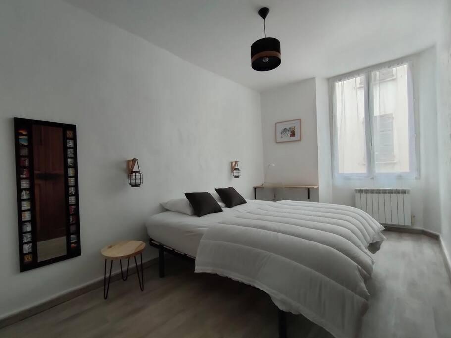 Appartement Au Coeur Du Village Систерон Екстериор снимка